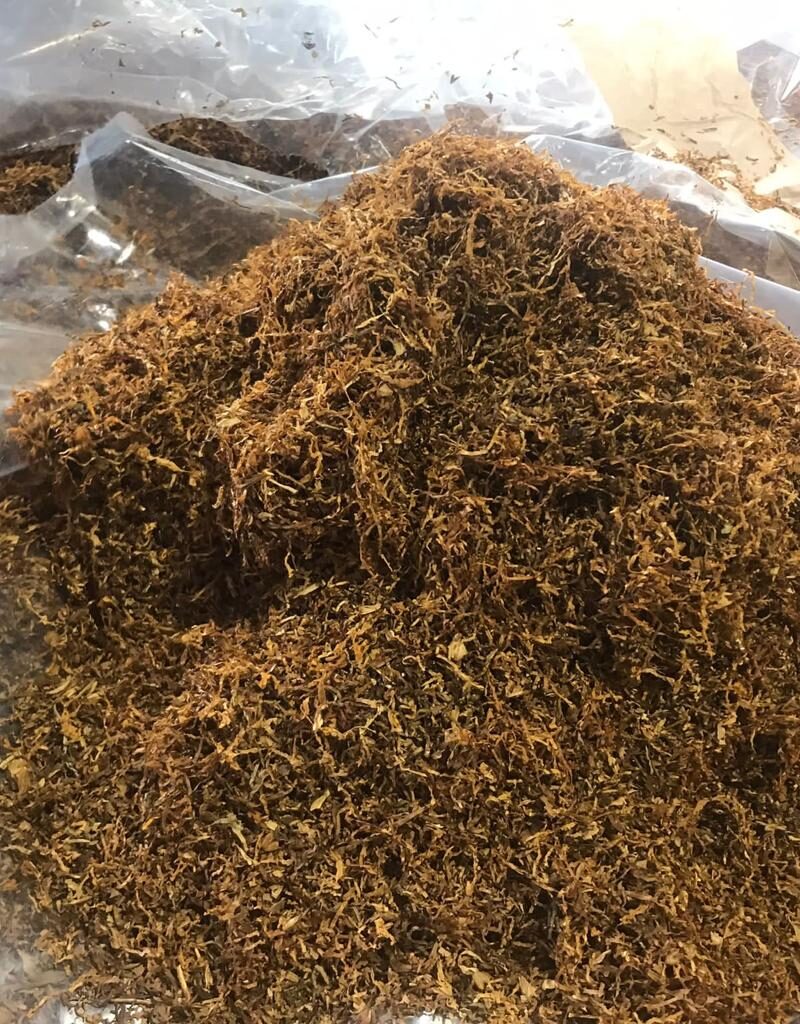 بررسی خصوصیات برگ توتون و تاثیر آن بر کیفیت و طعم سیگار